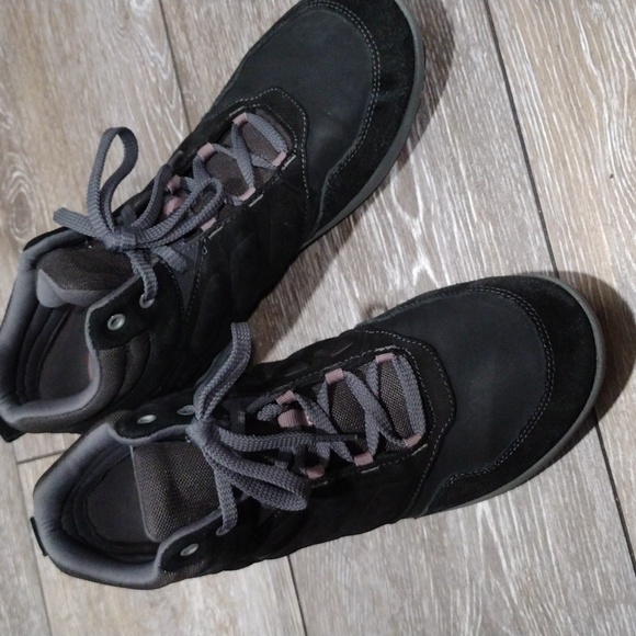 Easy Spirit black suede hiking boots. Size 11 - Picture 3 of 13